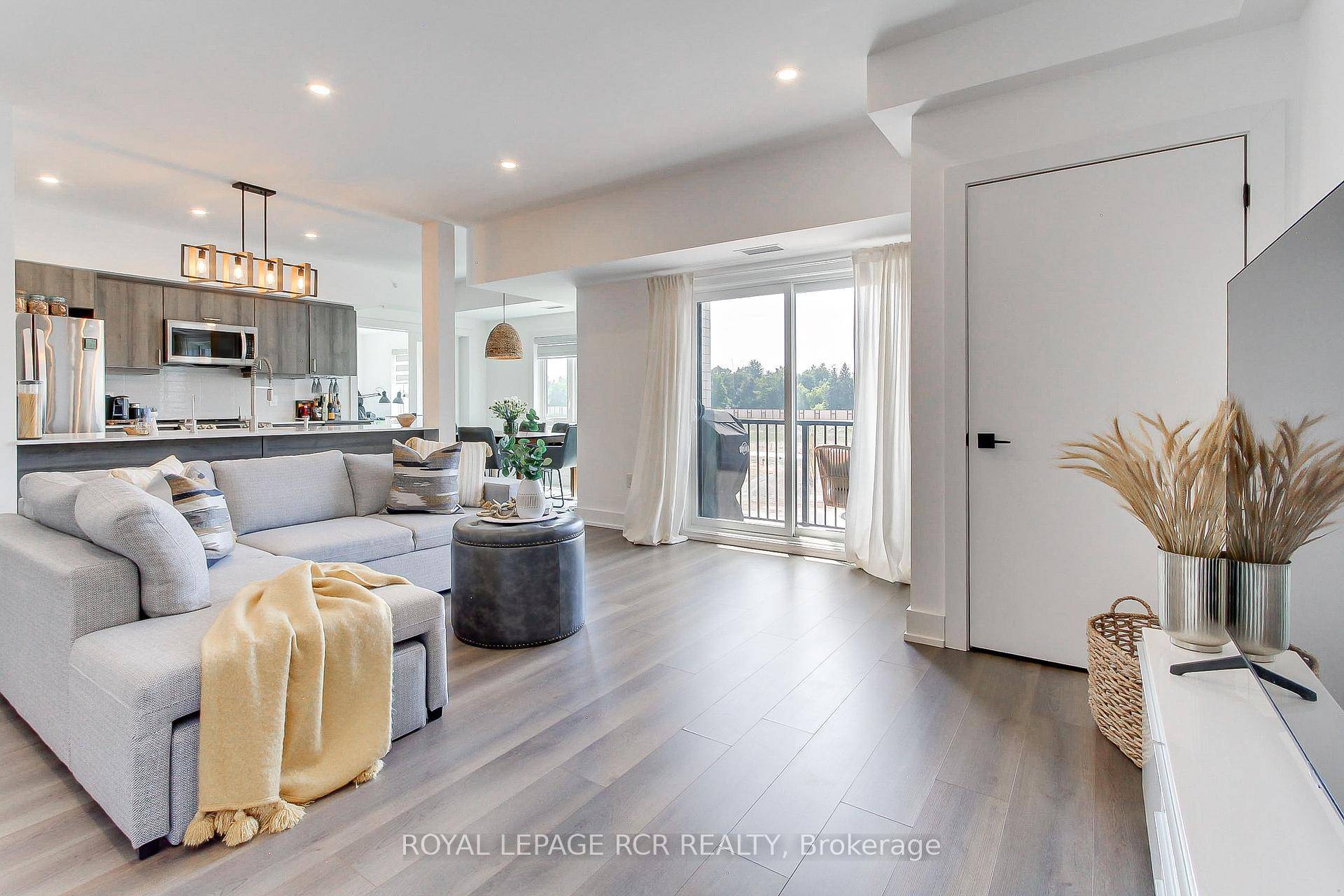 Welcome to this stunning 3 bedroom, 2 bathroom condo, Chili One building in the PRIME AREA in Barrie.