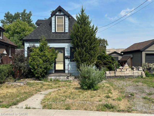 1 1 2 storey home. 3 bedrooms plus 2nd floor den.