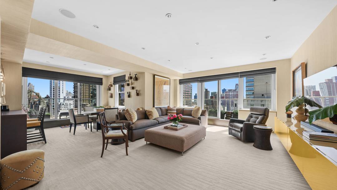 Situated on the sun flooded northeast corner of 176 East 71st Street, this exceptional penthouse is one of only three apartments on the floor.
