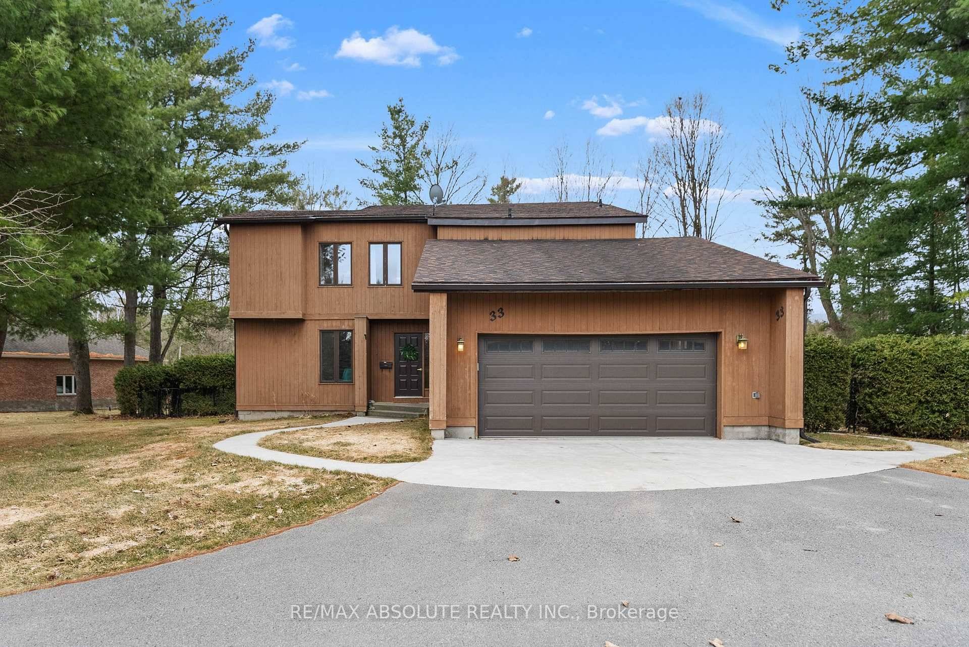 Welcome to 33 Old Orchard Lane in highly sought after Old Orchard Estates !