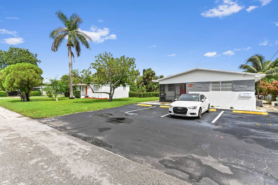 Beautifully remodeled Four plex in the heart of Hallandale Beach.