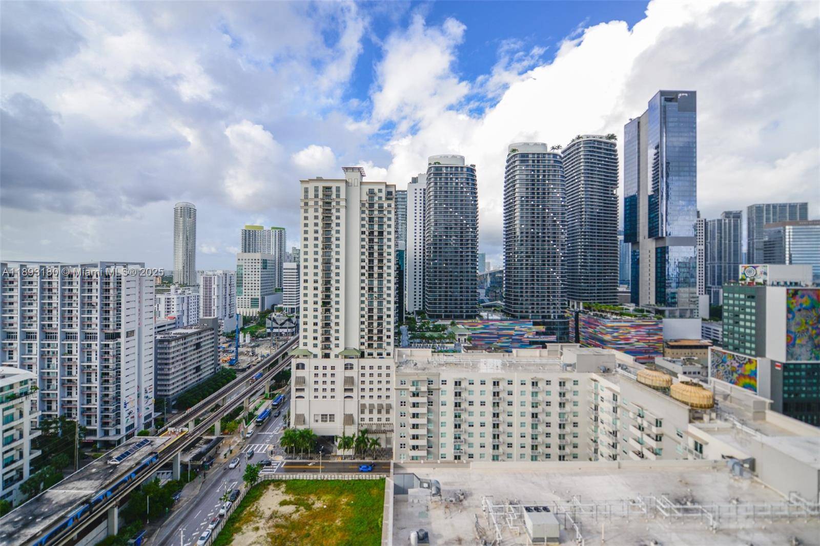 Beautiful 1BD 1BA at Axis on Brickell, ideally located in Miami s most vibrant neighborhood.