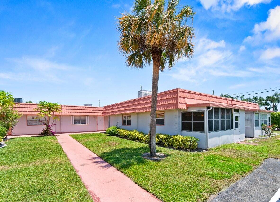 Step inside this charming ground floor villa featuring 1 bedroom and 1.