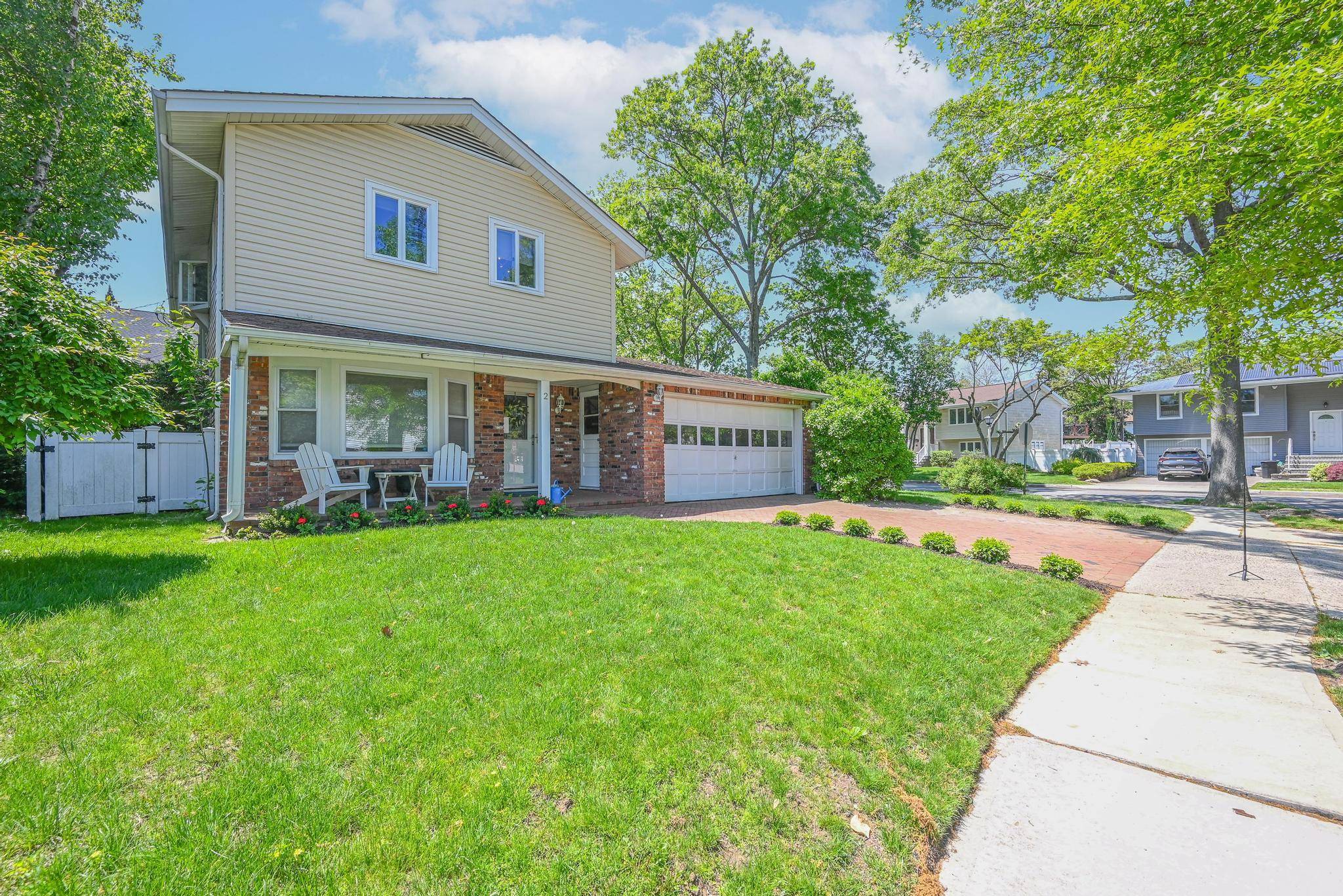 Welcome to your dream home in Soundview Community of Port Washington.