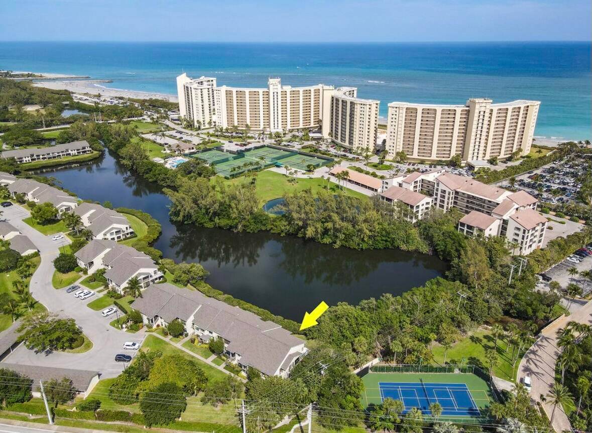 Available for 2026 season 7, 500 mo January 1, 2026 April 30, 2026 in Jupiter Dunes.