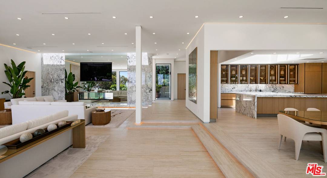 365   Trousdale Pl 6BR Beverly Hills Post Office | B.H.P.O. La