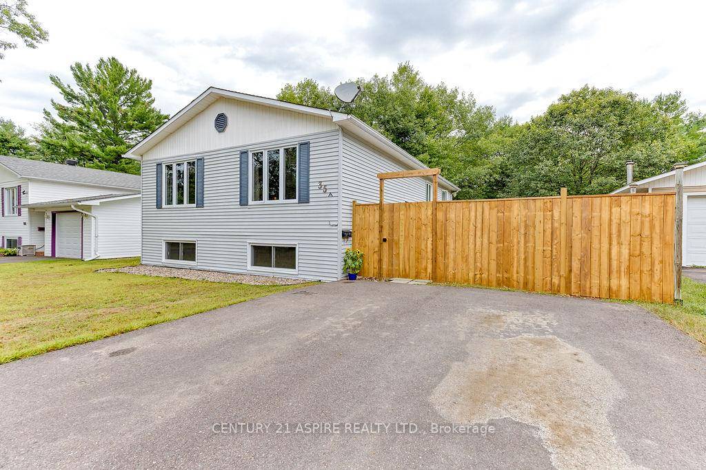 Welcome to this beautifully maintained 3 1 bedroom, 2 bathroom home in an appealing, family friendly neighbourhood.