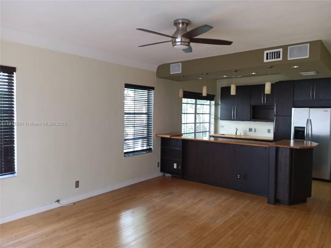 What makes this ONE BEDROOM exceptional, besides a chef's top end kitchen, and in unit washer dryer, is the very large walk in closet with 9' high ceiling !