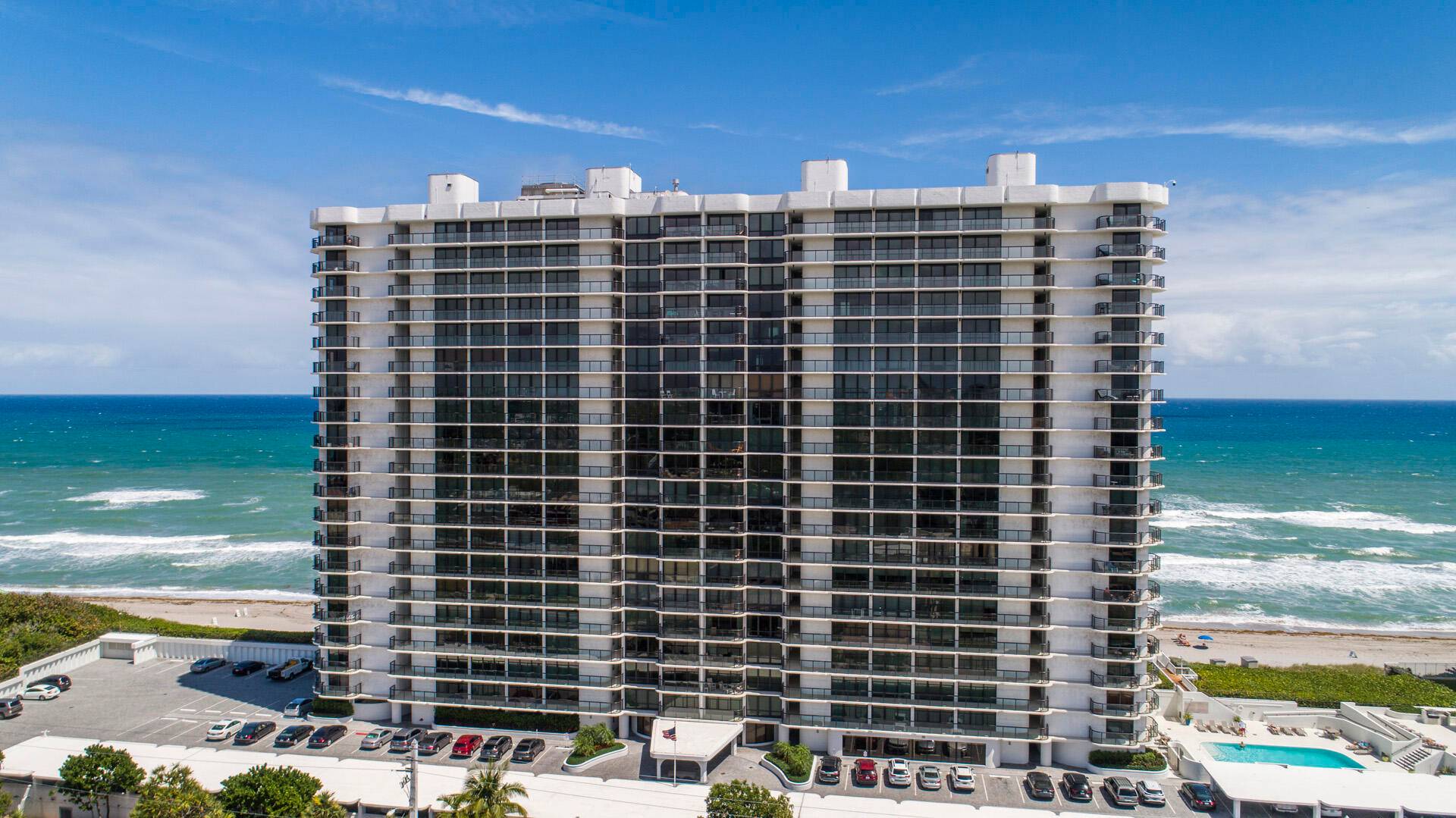 BEAUTIFULLY REMODELED HIGH FLOOR RESIDENCE WITH AN OPEN LIVING SPACE AND BREATHTAKING VIEWS OF THE OCEAN, CITY AND LAKE BOCA RATON !