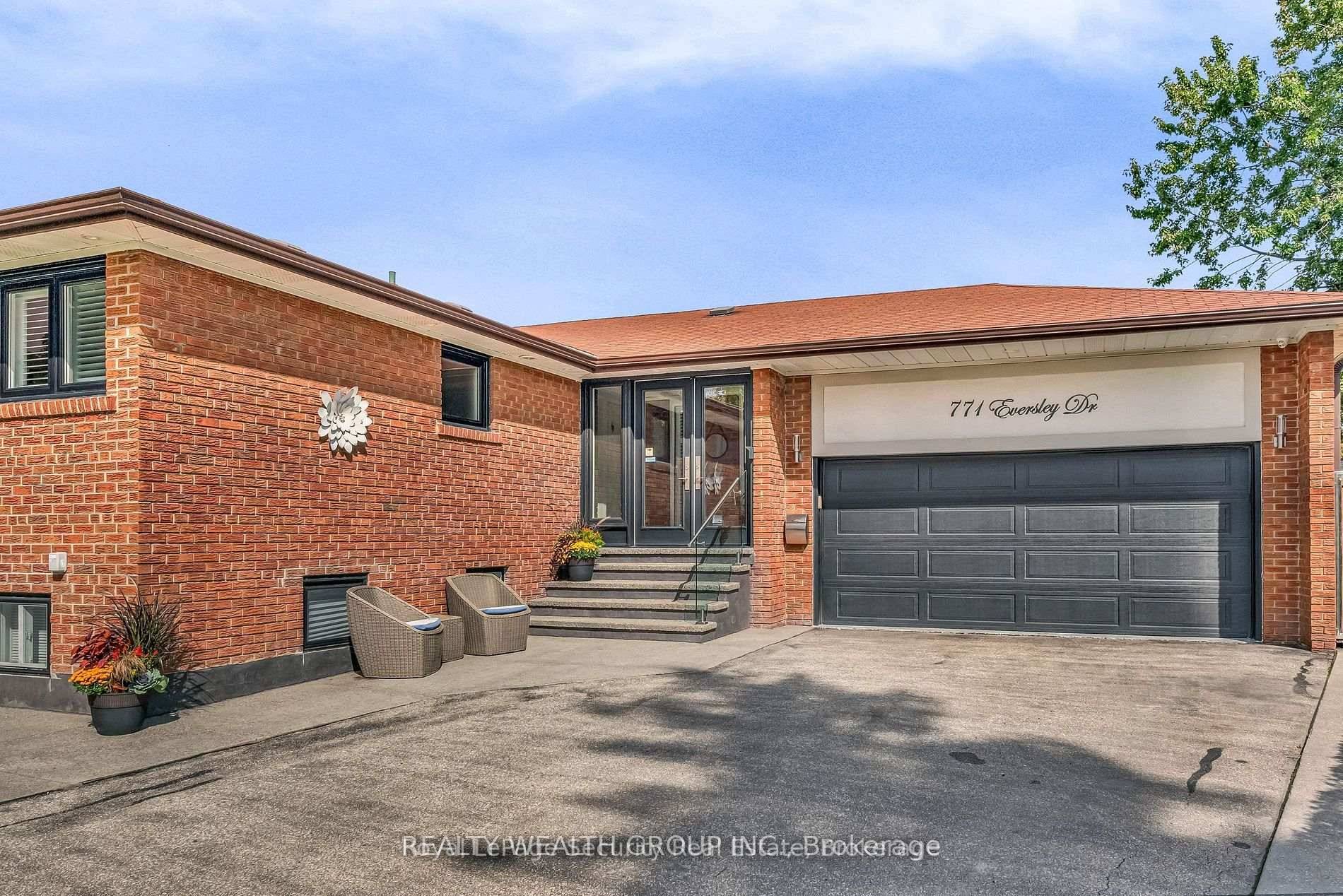Charming amp ; Bright Basement Apartment with Private Entrance and Outdoor Oasis !