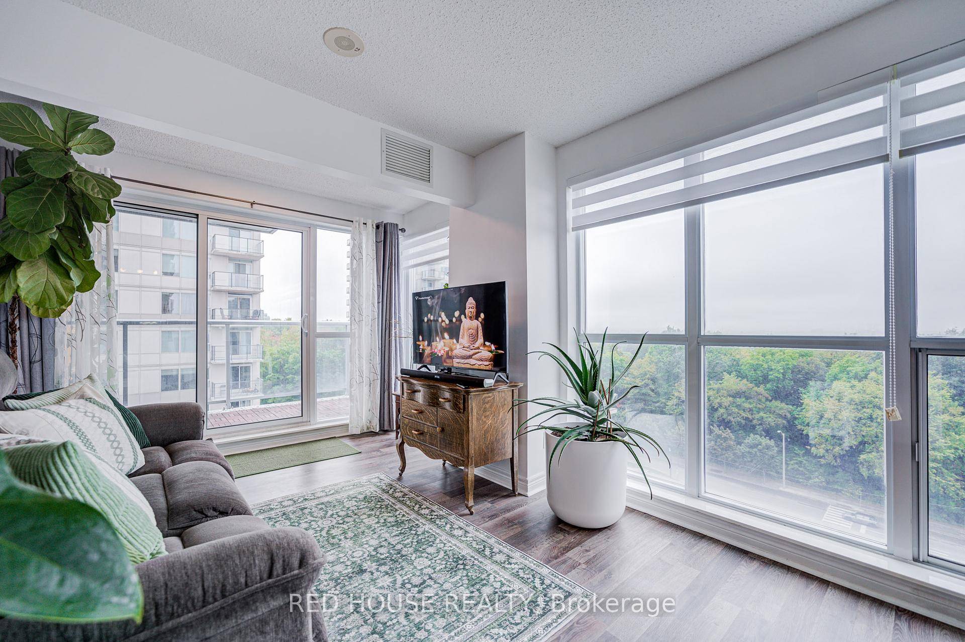 Discover urban elegance in this 870 sqft corner unit in the Encore at Equinox, built by Monarch Group.