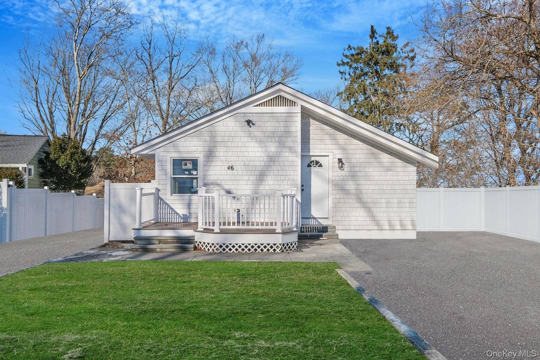 Spacious amp ; Move In Ready, 3 Bedrooms, 2 Bathroom, Full Finished Basement.