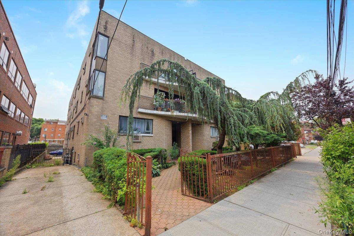 Discover the perfect blend of comfort and city convenience in this well maintained 1 bedroom, 1 bath co op located in the vibrant heart of Downtown Flushing.