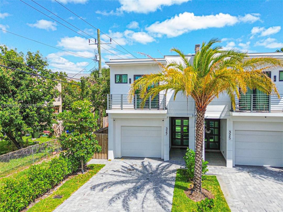 Discover modern elegance in this new Fort Lauderdale townhouse.