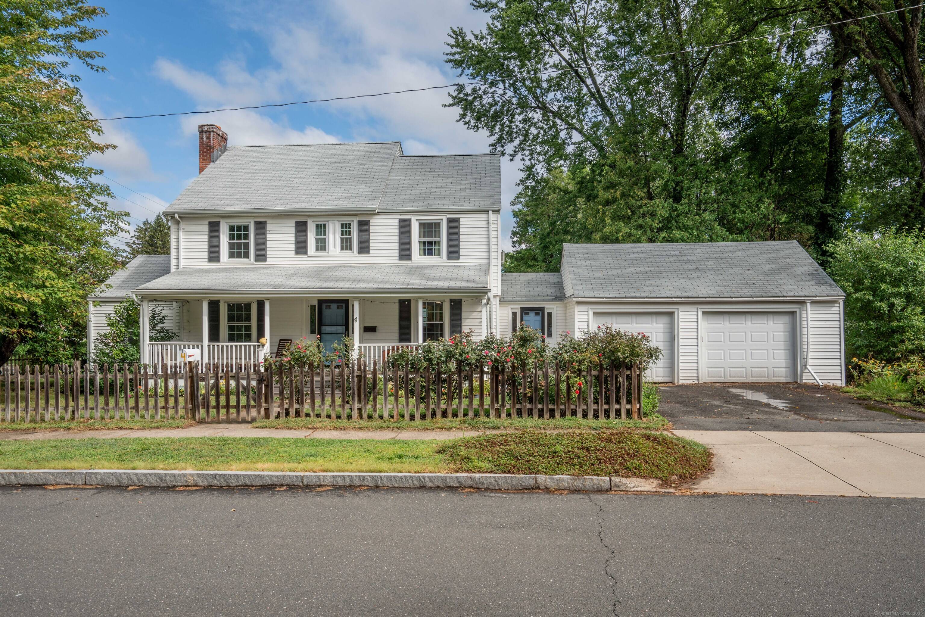 Fantastic Colonial close to everything you could want !