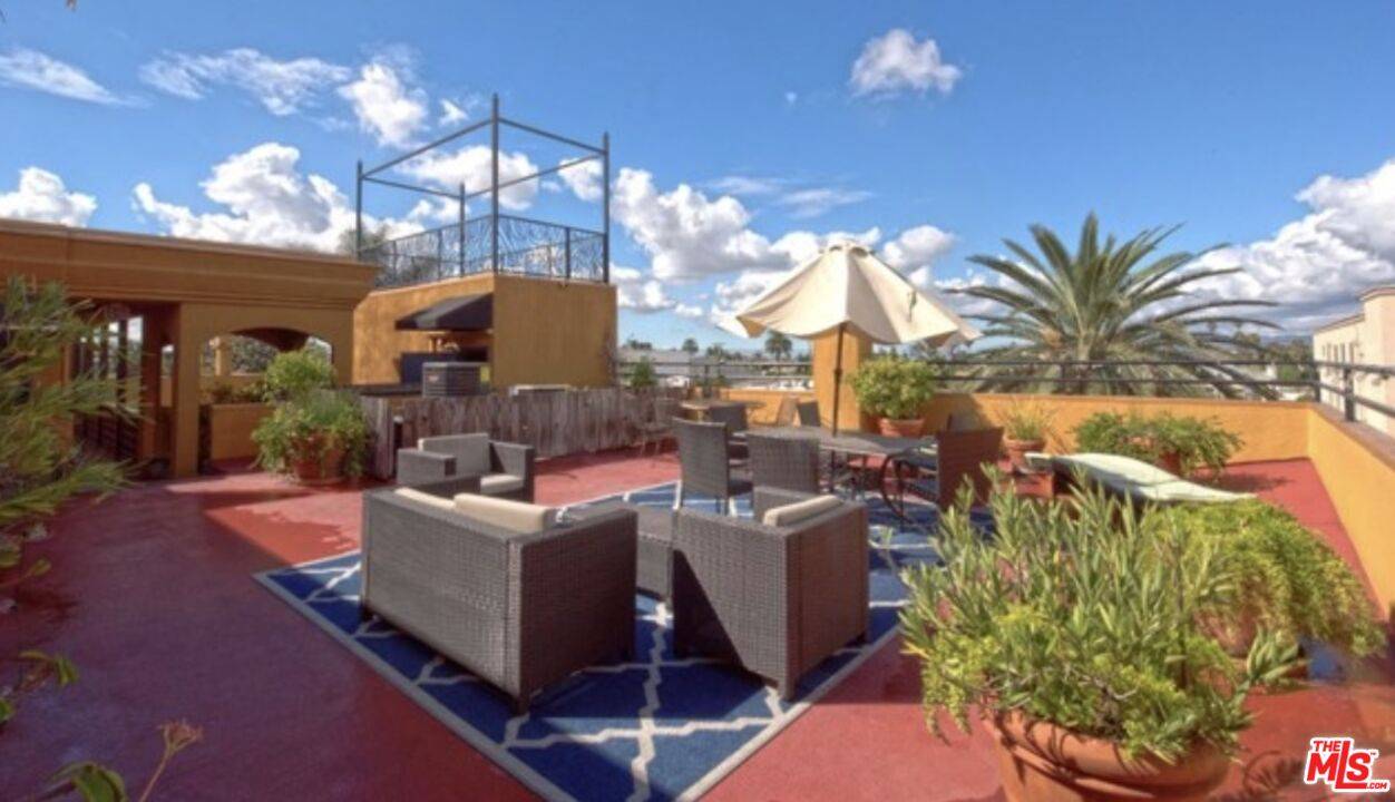 828  N Hudson Ave 2BR Hancock Park La
