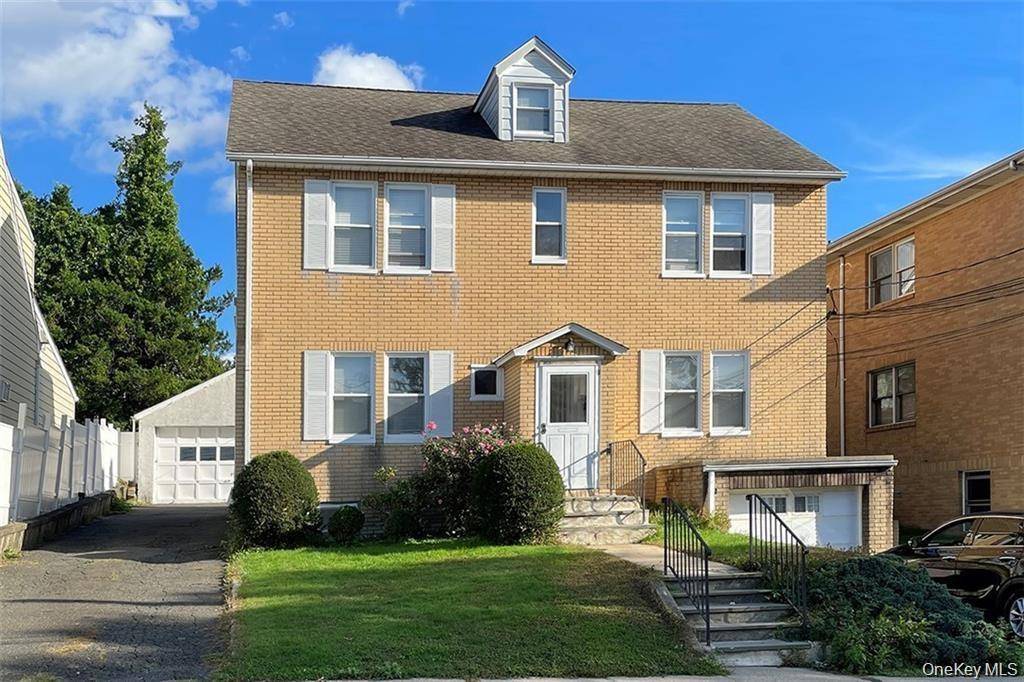 Welcome to this bright and spacious three bedroom, one bath apartment located on the second floor of a well maintained multi family home in the highly desirable Silver Lake West ...