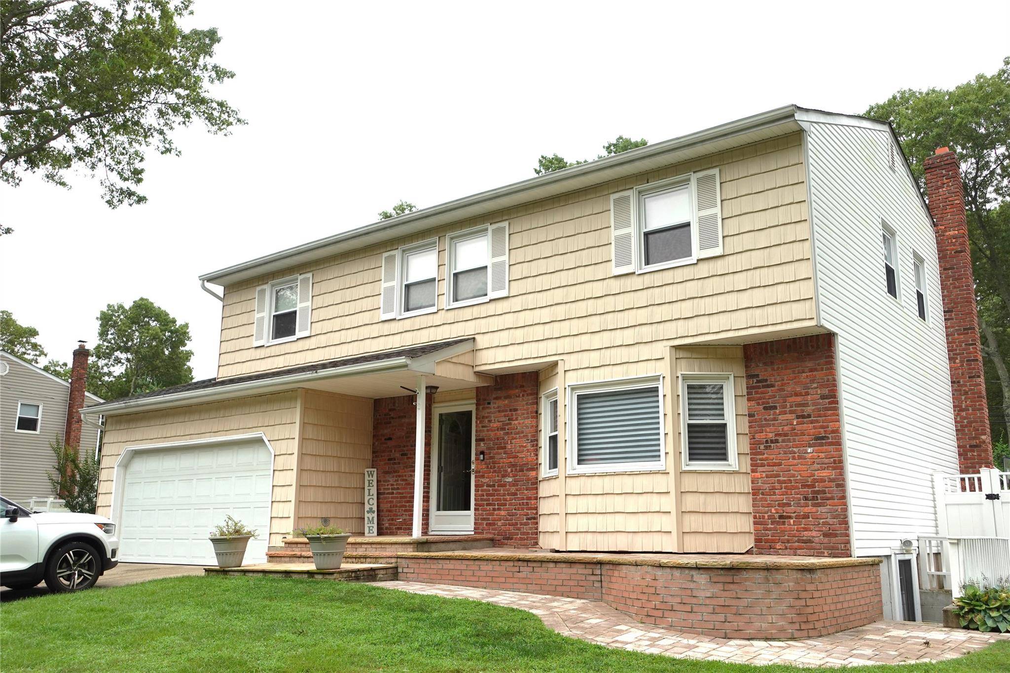 Welcome to 10 Elan Lane !