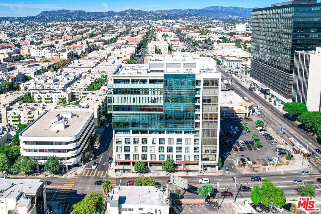 3223  W 6th St 2BR La