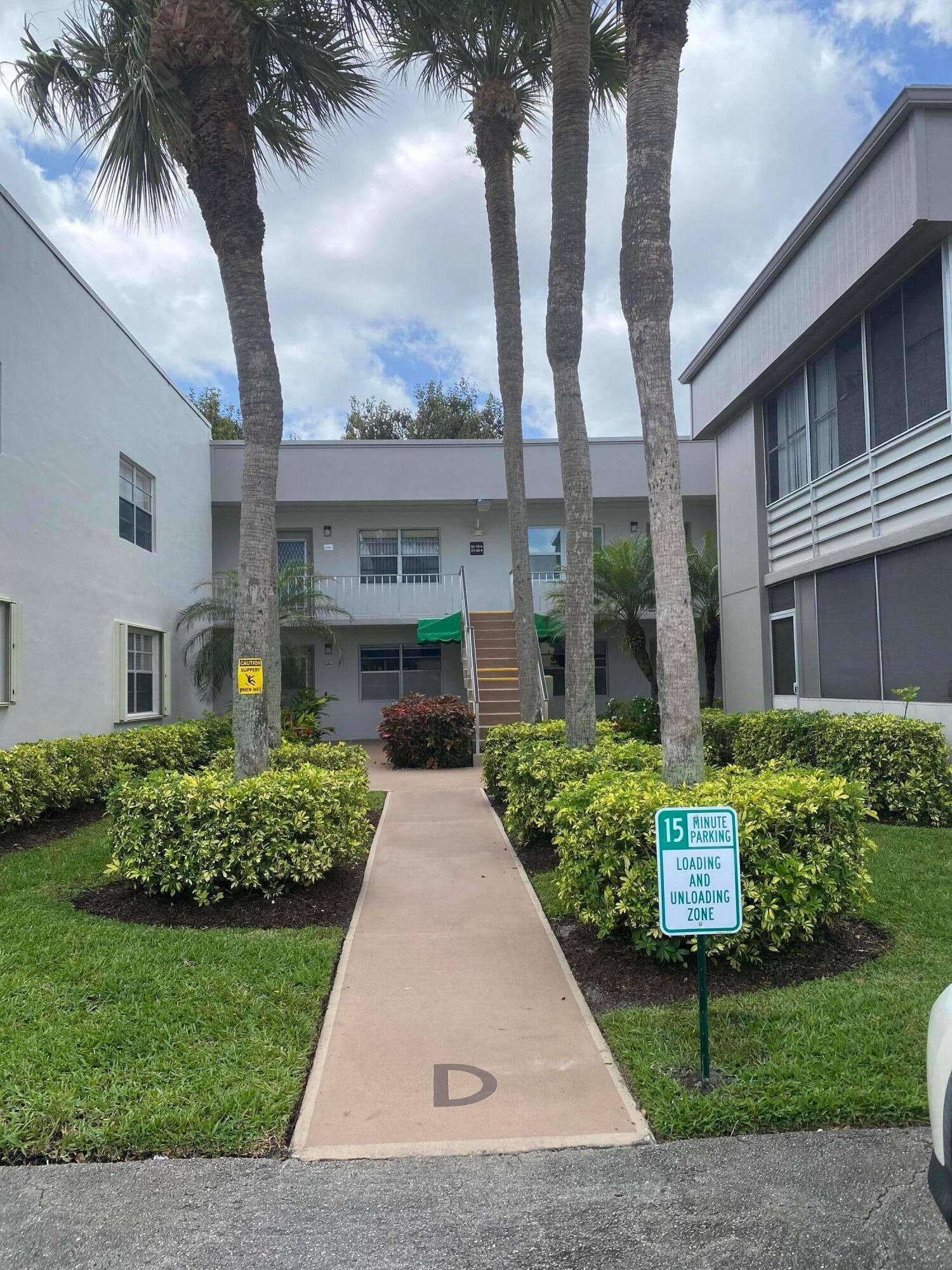 Beautiful 55 First Floor Unit Golf Course Views !