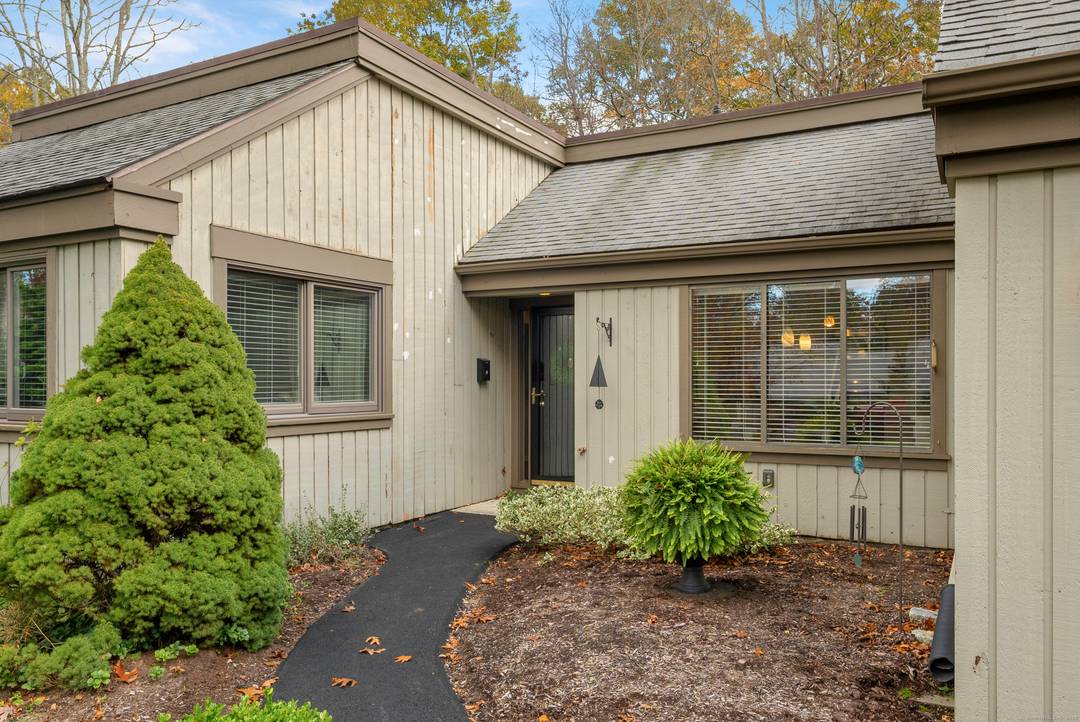 Tucked away in a community is a pristine end unit one level living litchfield style ranch home.