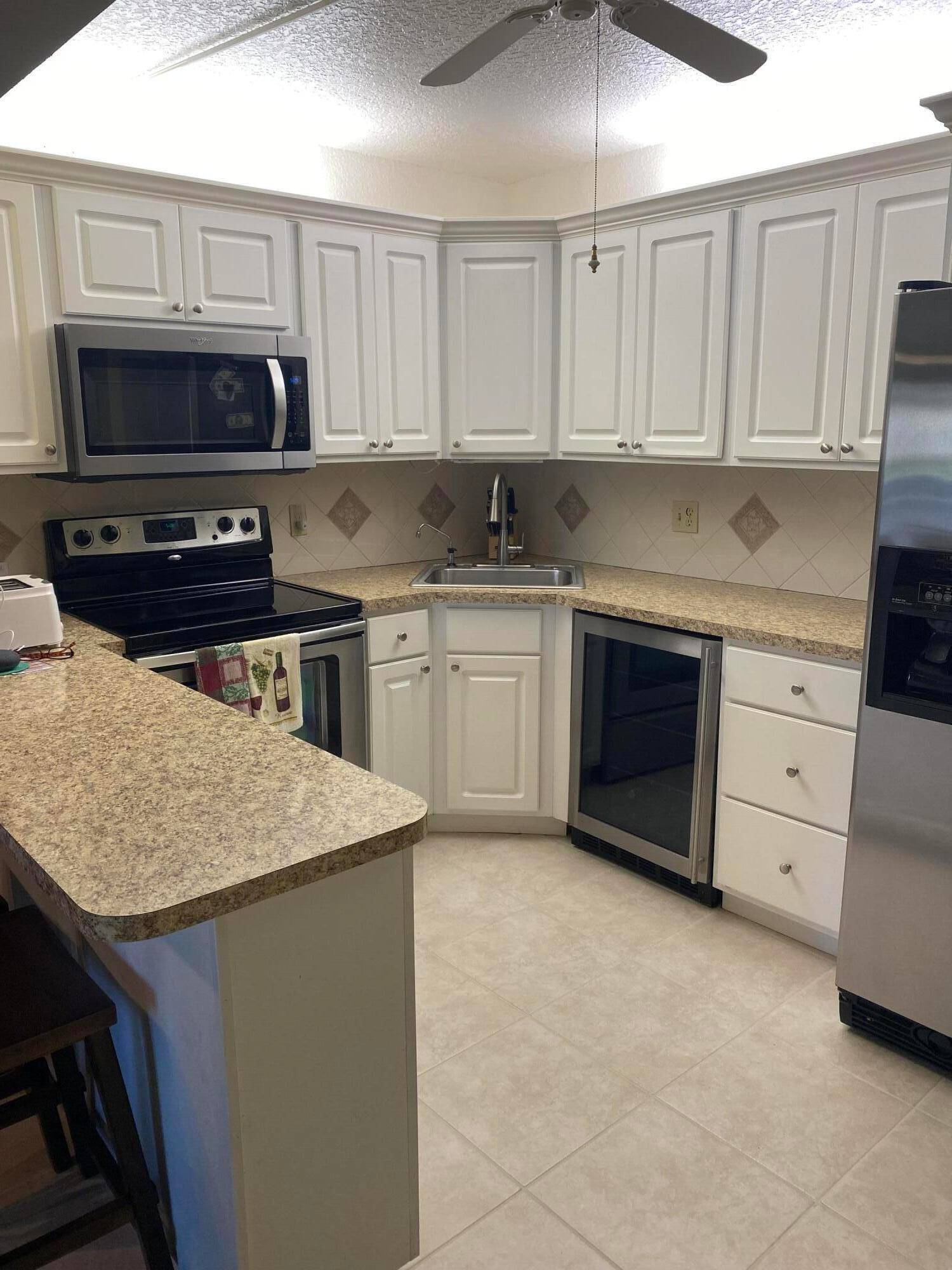 Charming 2 Bedroom Home in 55 Community a Move In Ready !