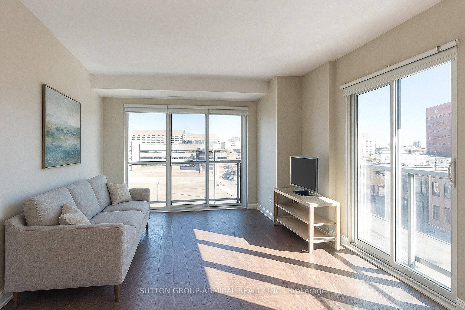 Welcome to 44 Bond Street West A Bright amp ; Spacious Corner Unit in the Heart of Downtown Oshawa !