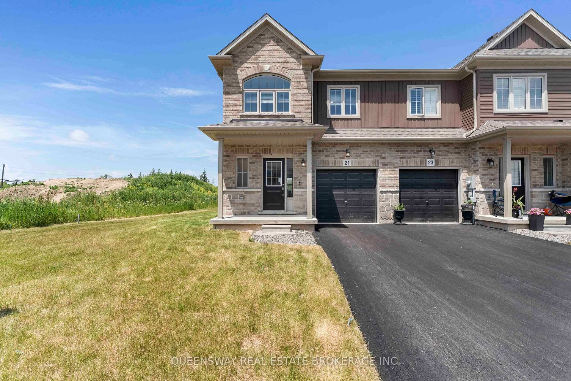 Almost New 3 Bed, 2. 5 Bath Corner Townhome in Prime Binbrook Location !