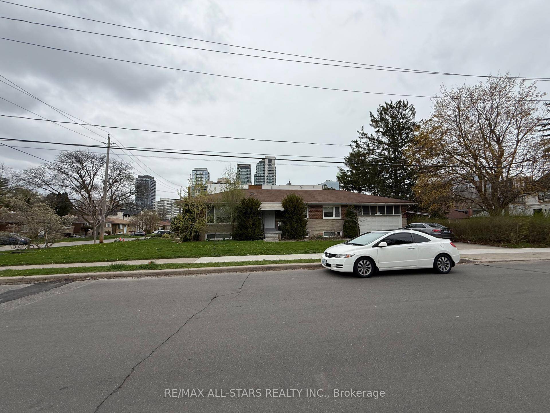 For Sale 105 Betty Ann Dr, Toronto, ONType Detached Bungalow 3 3 Beds 7.