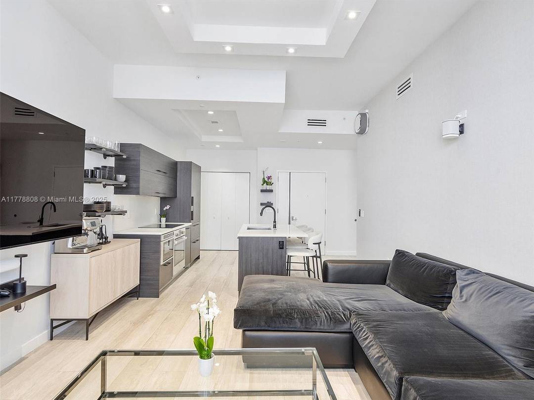 5 star living at Brickell Heights West, nestled in the heart of Brickell's vibrant neighborhood.