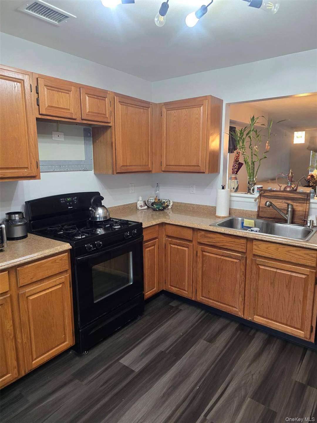 Welcome to this immaculate 2 bedroom, 2.