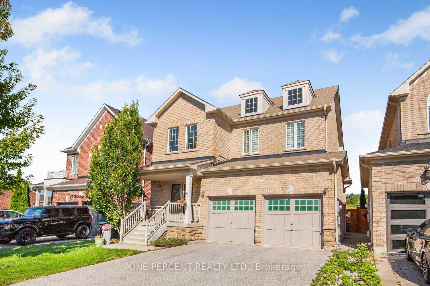 All Brick Beauty ! 4 bed, 4 bath home in prime Bradford location, minutes to Hwy 400 amp ; Newmarket.