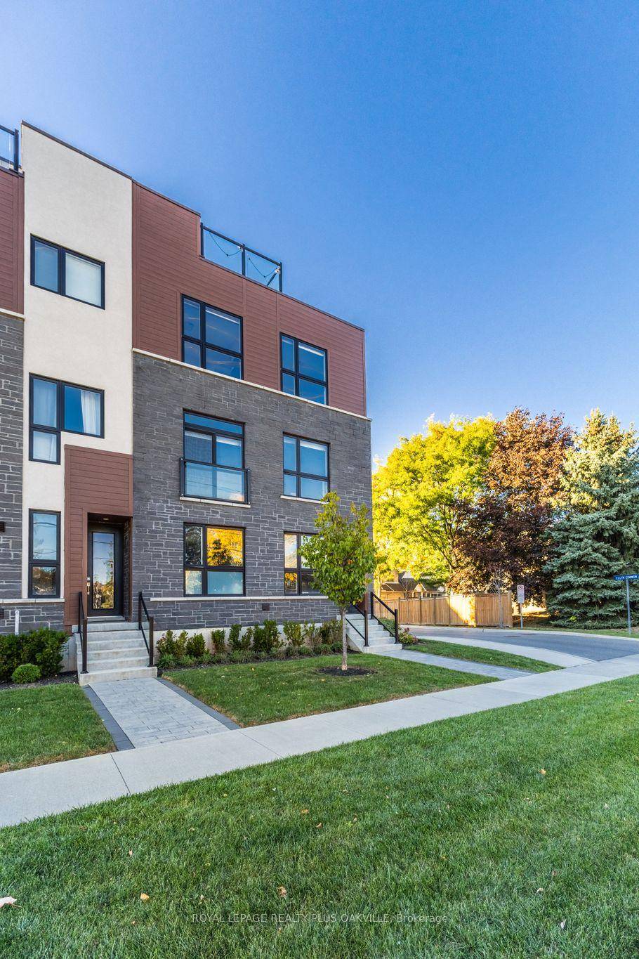 A One of a Kind FREEHOLD Townhome in a Sought After Community, Exceptional in both design and scale, this beautiful three bedroom home stands apart as the largest and widest ...
