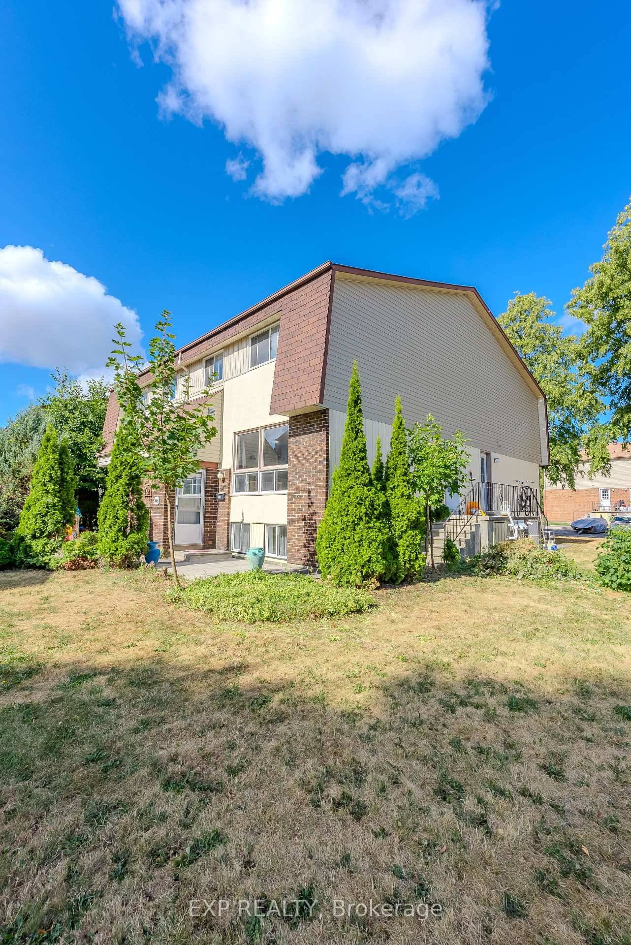 Welcome to this well maintained 3 bedroom, 2 bathroom home, ready for its next occupants !
