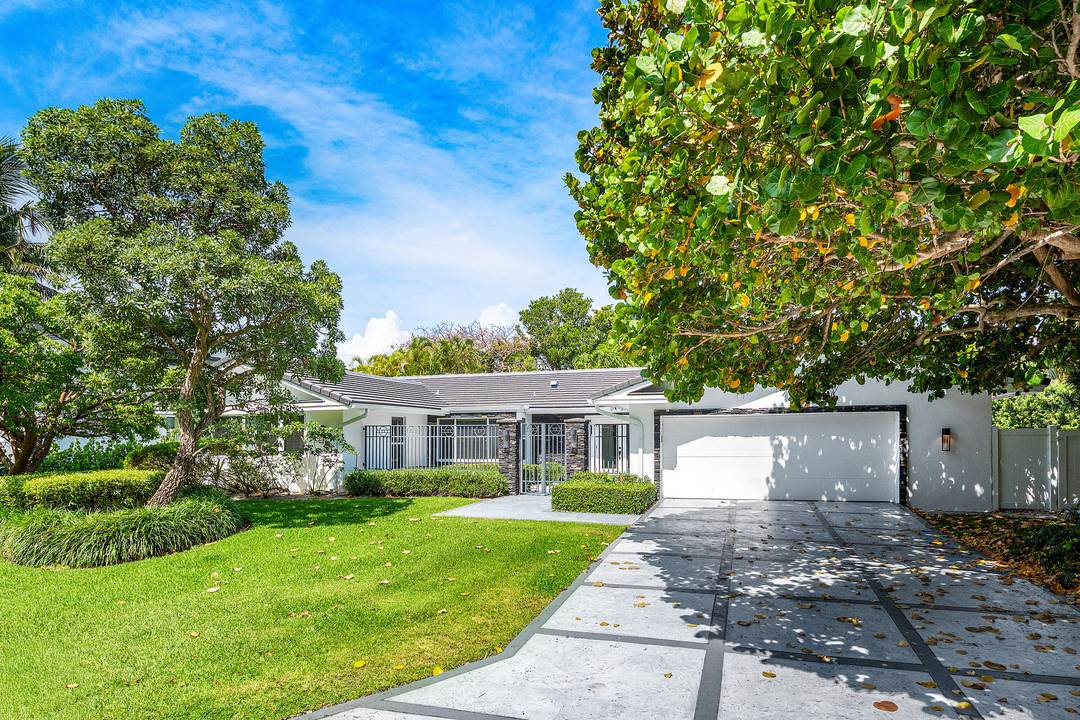 Perfectly positioned within the coveted Estates section of Spanish River Land and just one block from Boca Raton's pristine shoreline, this beautifully renovated single story residence captures the essence of ...