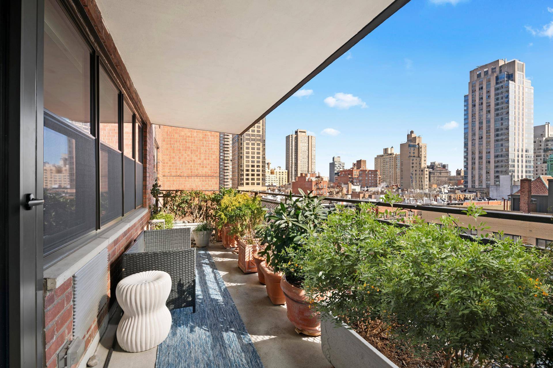 Designer curated with top of line finishes, this spacious newly renovated high floor 3 bedroom, 3 full bath home office features abundant natural light, open chef's kitchen with breakfast bar ...