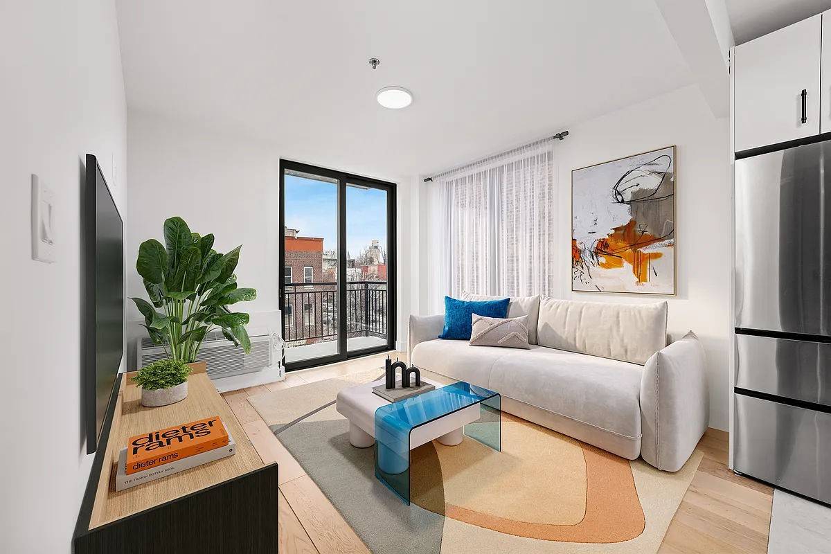 tunning 2 Bed, 2 Bath Apartment in Bushwick with Private Balcony amp ; Luxe FeaturesExperience the perfect blend of modern elegance and everyday comfort in this sun drenched, fully renovated ...