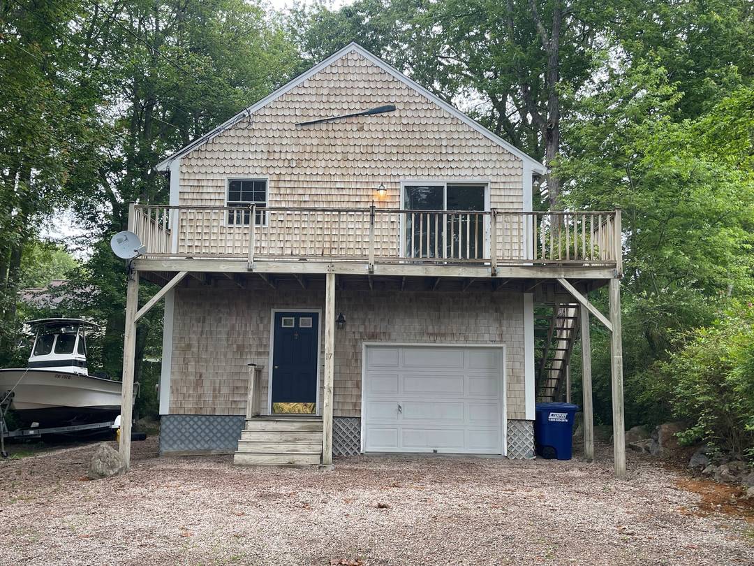 This 1BR 1. 5 bath home is the perfect entry priced property to get into the Lords Point Association or to be used for overflow house guests.