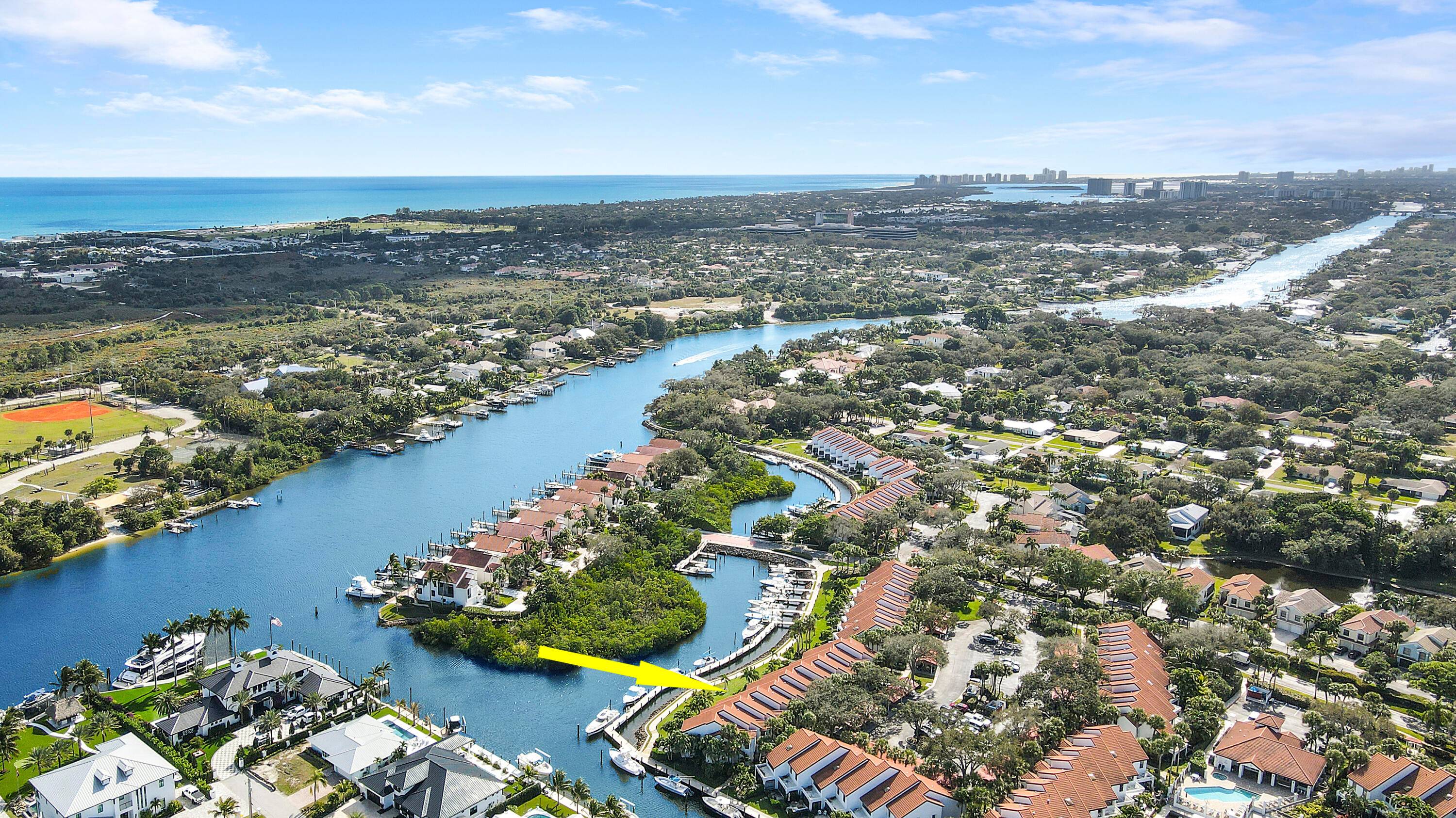 Boater's Dream Alert ! Welcome to Mariner's Cove Palm Beach Gardens' hidden gem on the Intracoastal.