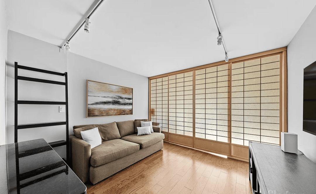 Beautiful north facing studio that lives as a one bedroom.