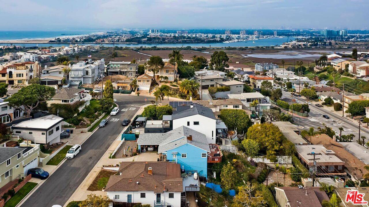 7016   Earldom Ave 2BR La
