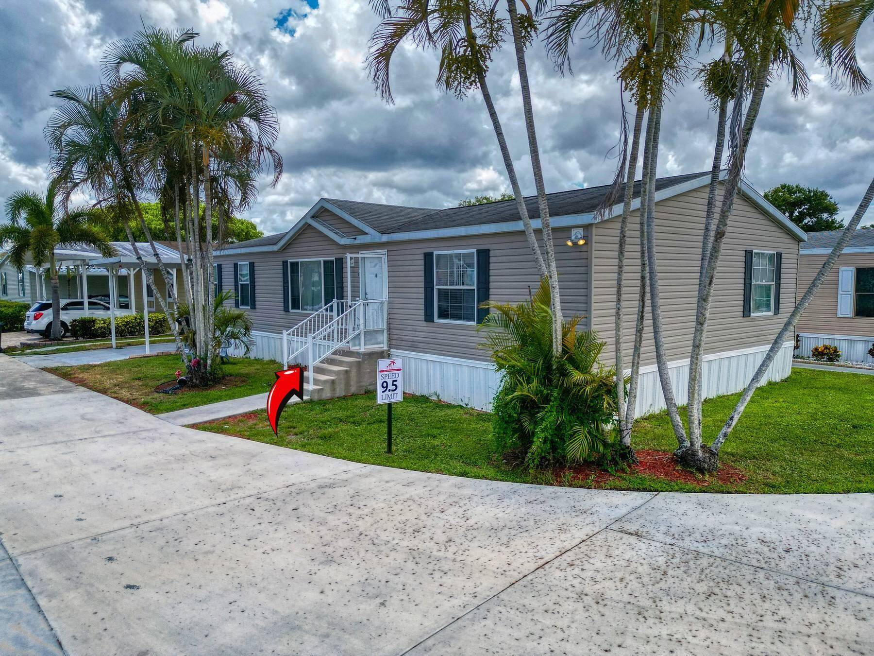 Just Listed ! ! Great price in Palm Beach County !