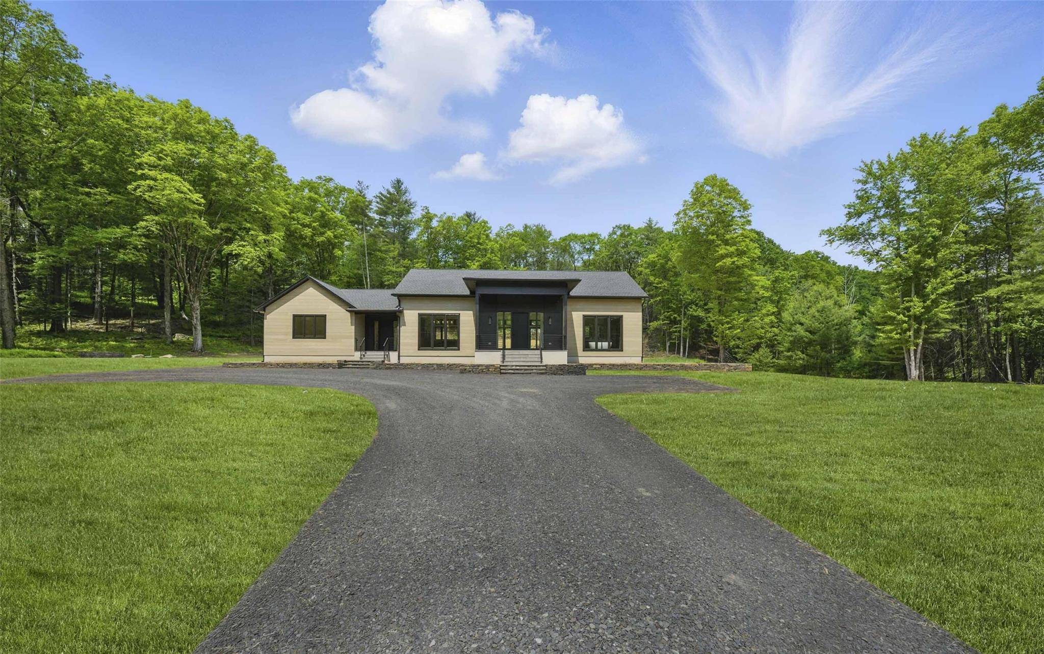 Newly Built Luxury Retreat in the Heart of Olivebridge, NY Welcome to your private sanctuary in the Catskills.
