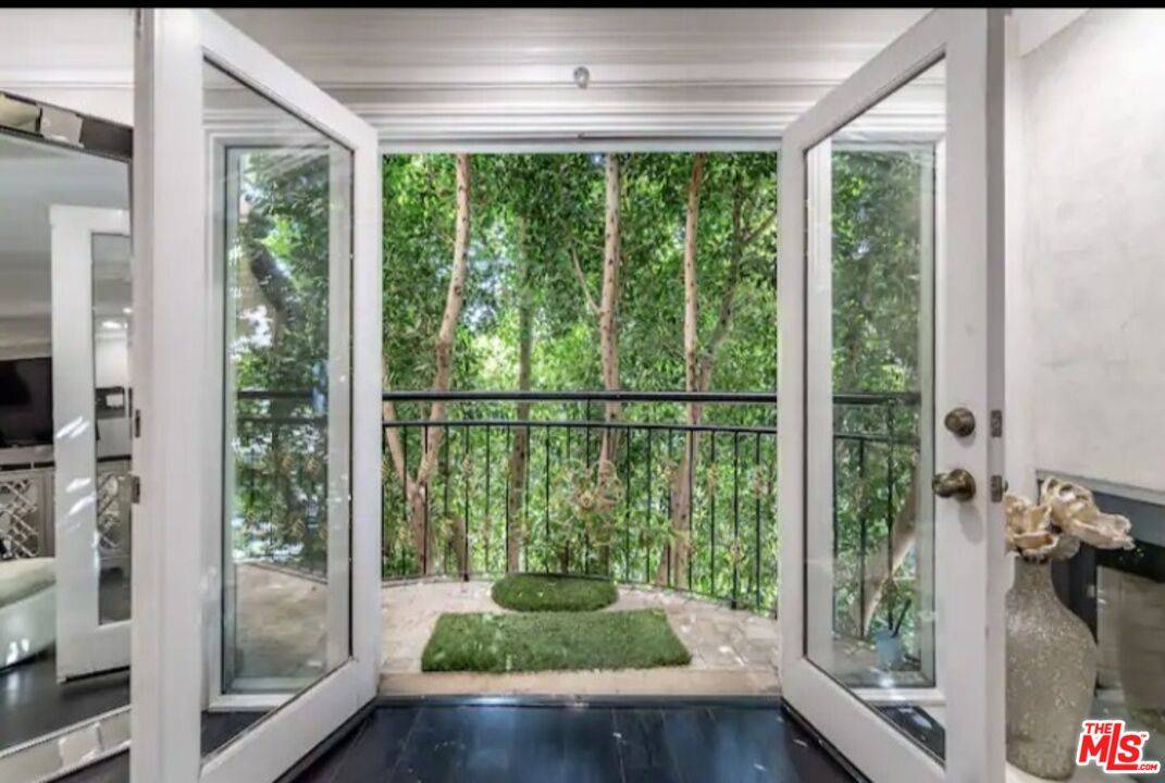 3401   Barham Blvd 3BR Hollywood Hills East La