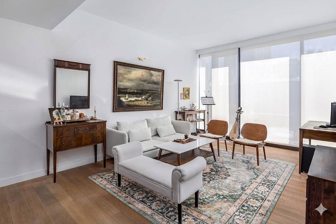 Welcome to Residence 3M, a meticulously crafted home in CORTE Long Island City s premier architectural gem.