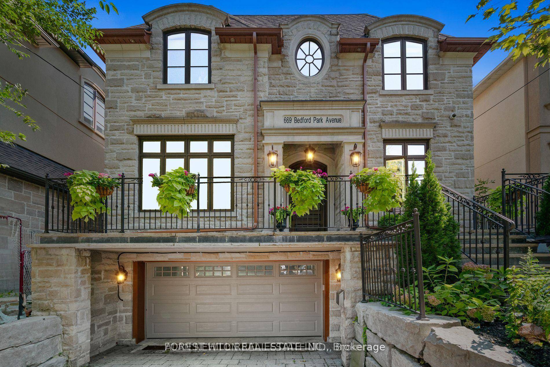 Welcome to 669 Bedford Park Avenue A Sophisticated Custom Residence in Prestigious Ledbury Park Set on a beautifully landscaped lot in the heart of coveted Ledbury Park, this exceptional custom ...