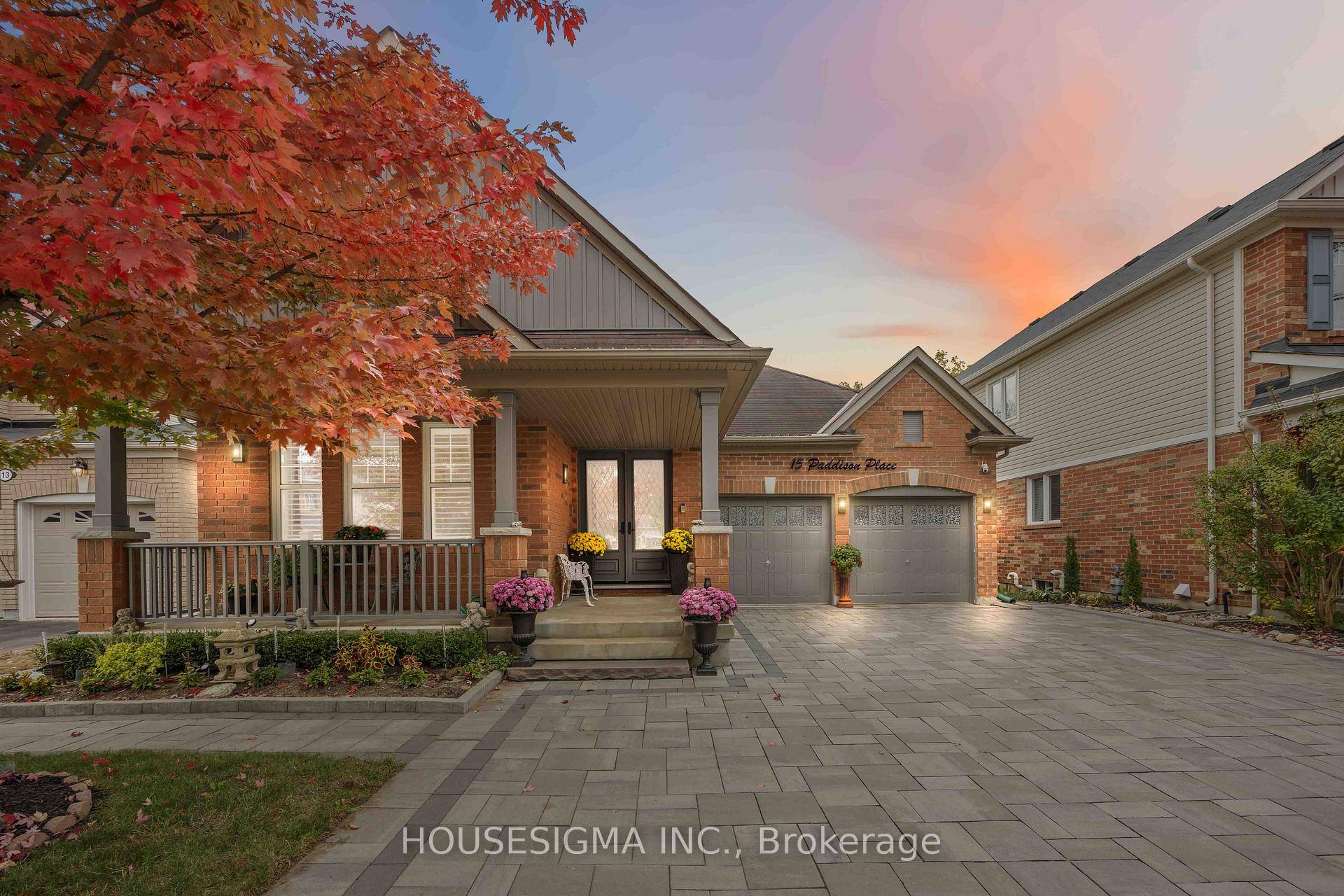 Peace, privacy, in a sought after neighbourhood !