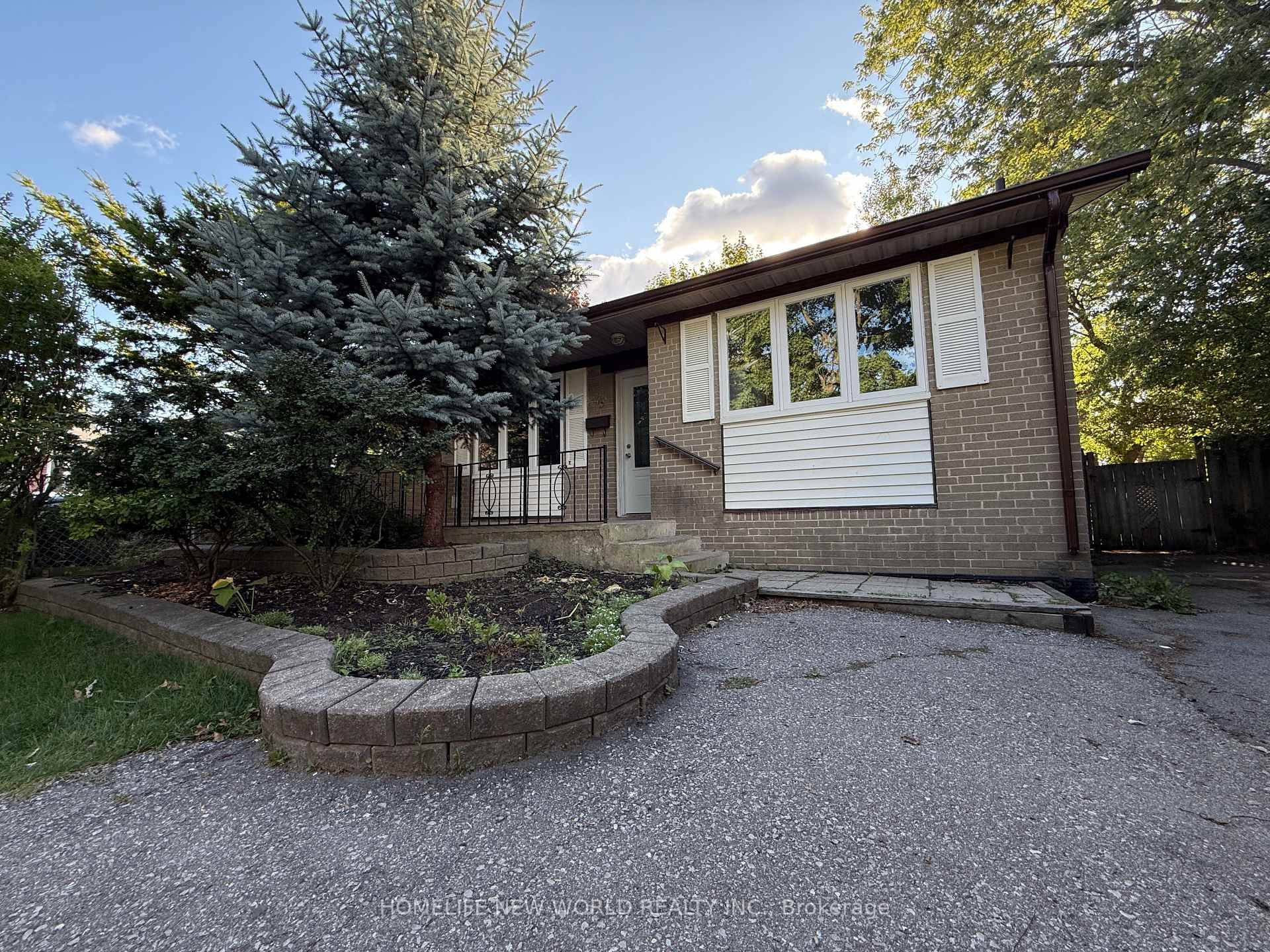 This Newly renovated semi detached bungalow house located in a friendly and quiet neighborhood in South East Ajax.