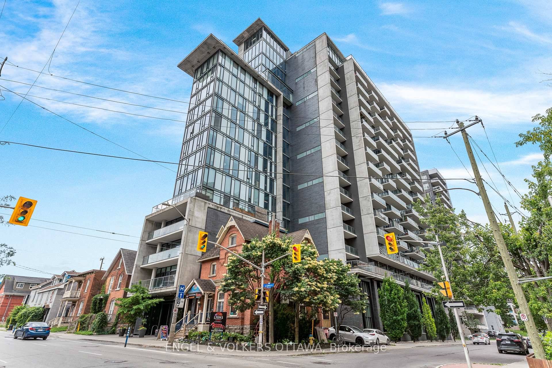 Effortless style and south facing light define this thoughtfully upgraded 1 bedroom den suite in the iconic Gotham buildingan architectural landmark in downtown Ottawa.