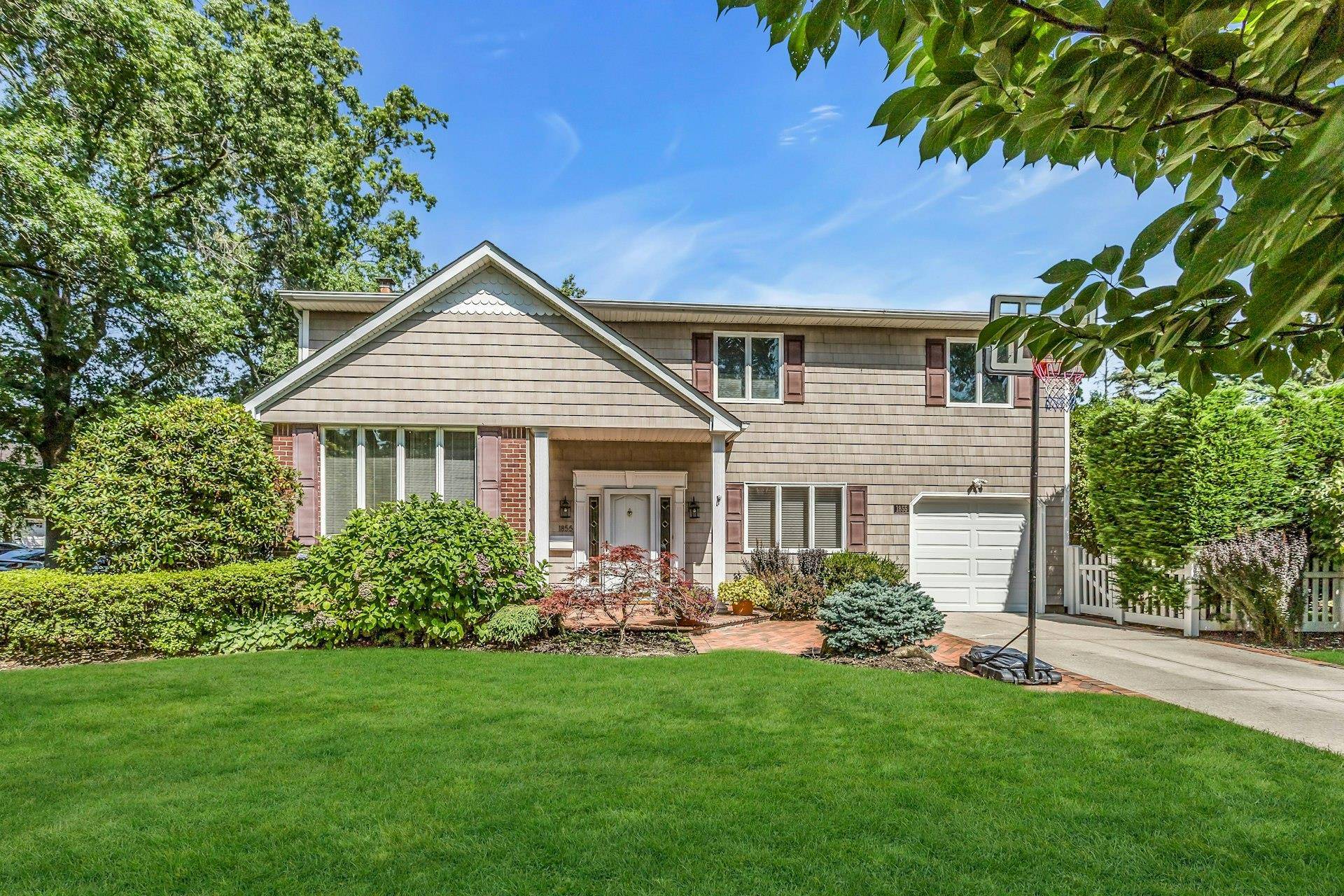 Beautiful and Move in Ready !
